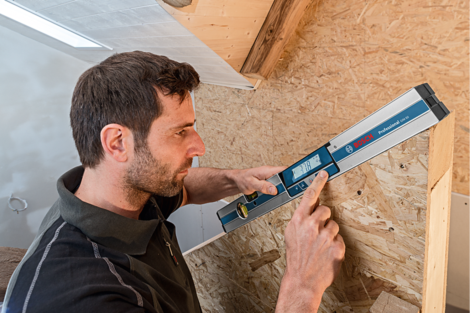 Снимка на Дигитален уред за измерване на наклони Bosch GIM 60 Professional 0601076700+Подарък футболна топка