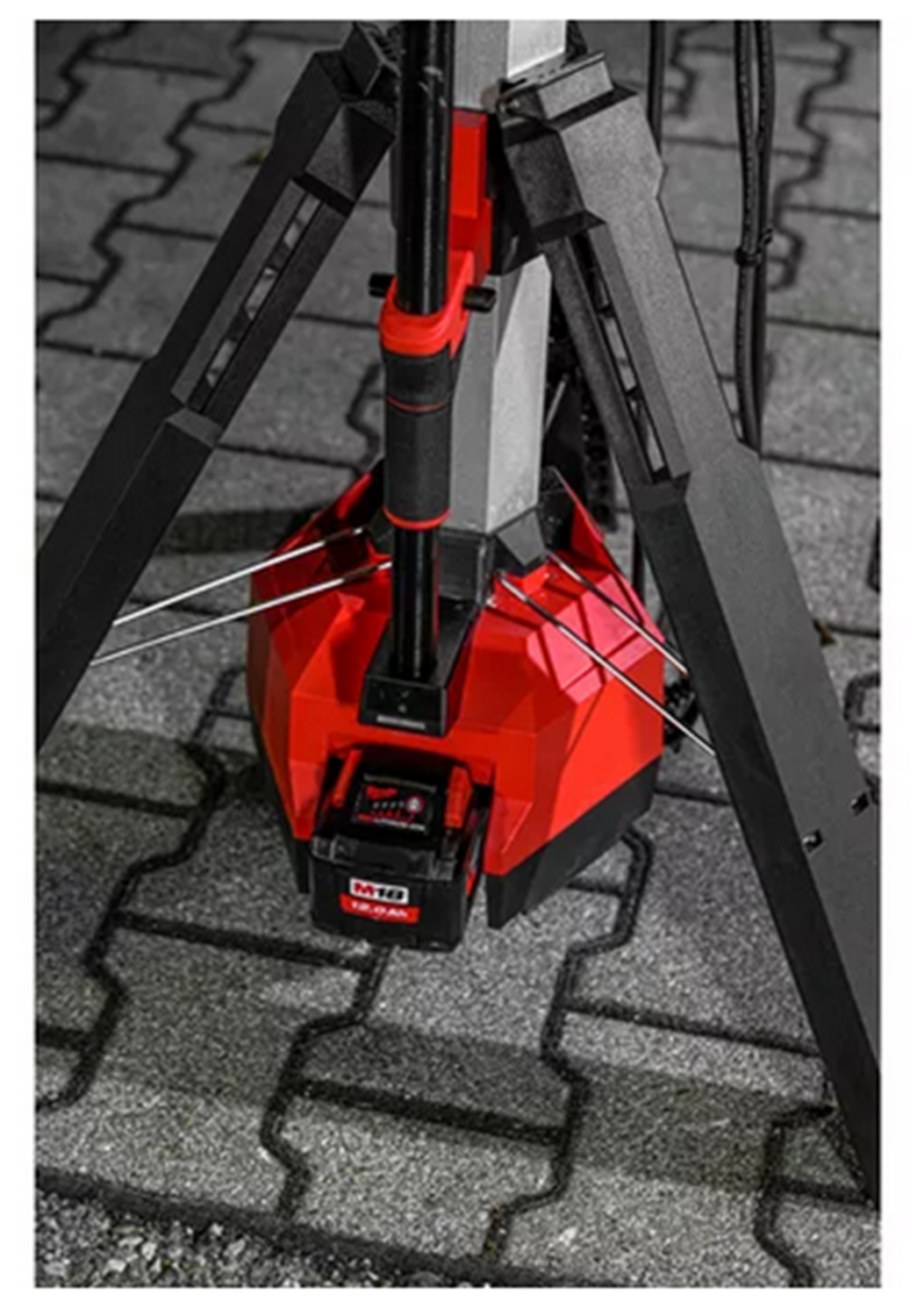 Снимка на Акумулаторен прожектор MILWAUKEE M18HOSALC-0, SOLO, 4933478116