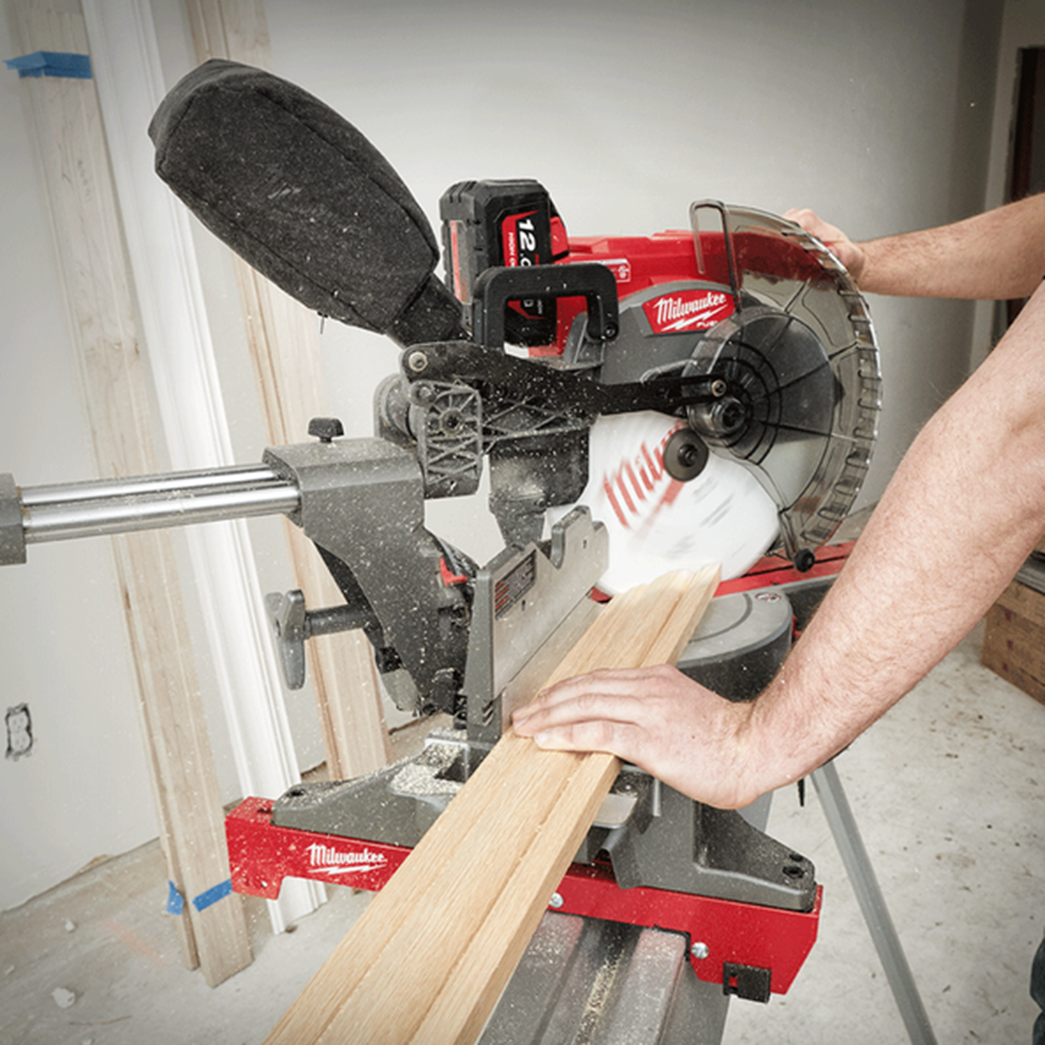 Снимка на Акумулаторен потапящ циркуляр Milwaukee M18FMS305-0 Solo 4933471205 