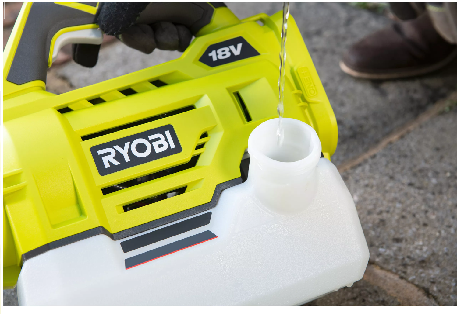 Снимка на Акумулаторен Аерозолен генератор RYOBI RY18FGA-0,18V+Акумулаторен сет RYOBI RC18120-250 Li-Ion battery ONE+ 2 x 5.0Ah + ЗАРЯДНО