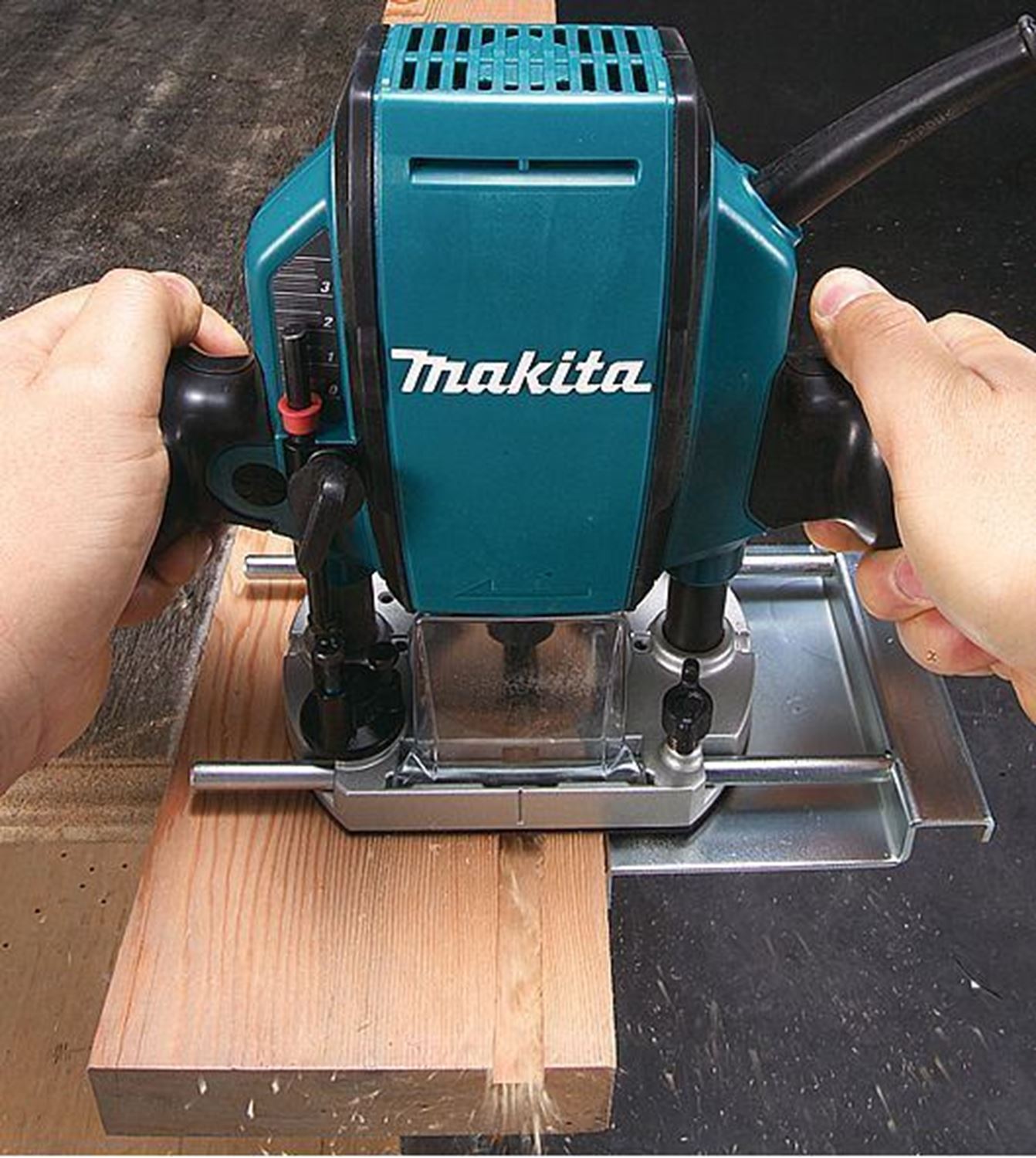 Снимка на  Оберфреза RP0900, 900 W, 35 mm, 27.000 min-1, Makita