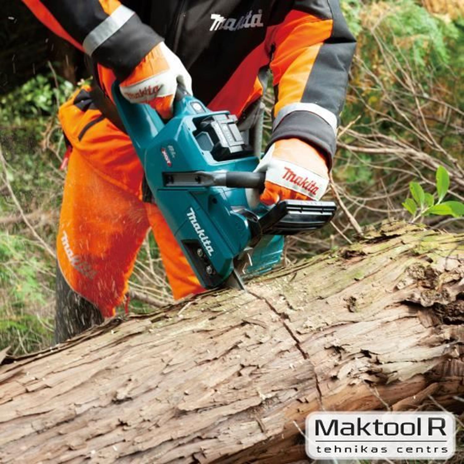 Снимка на Акумулаторен верижен трион Makita UC011GZ,40V,350 mm,0-25.5 m/s,7.4 kg, (само машина)