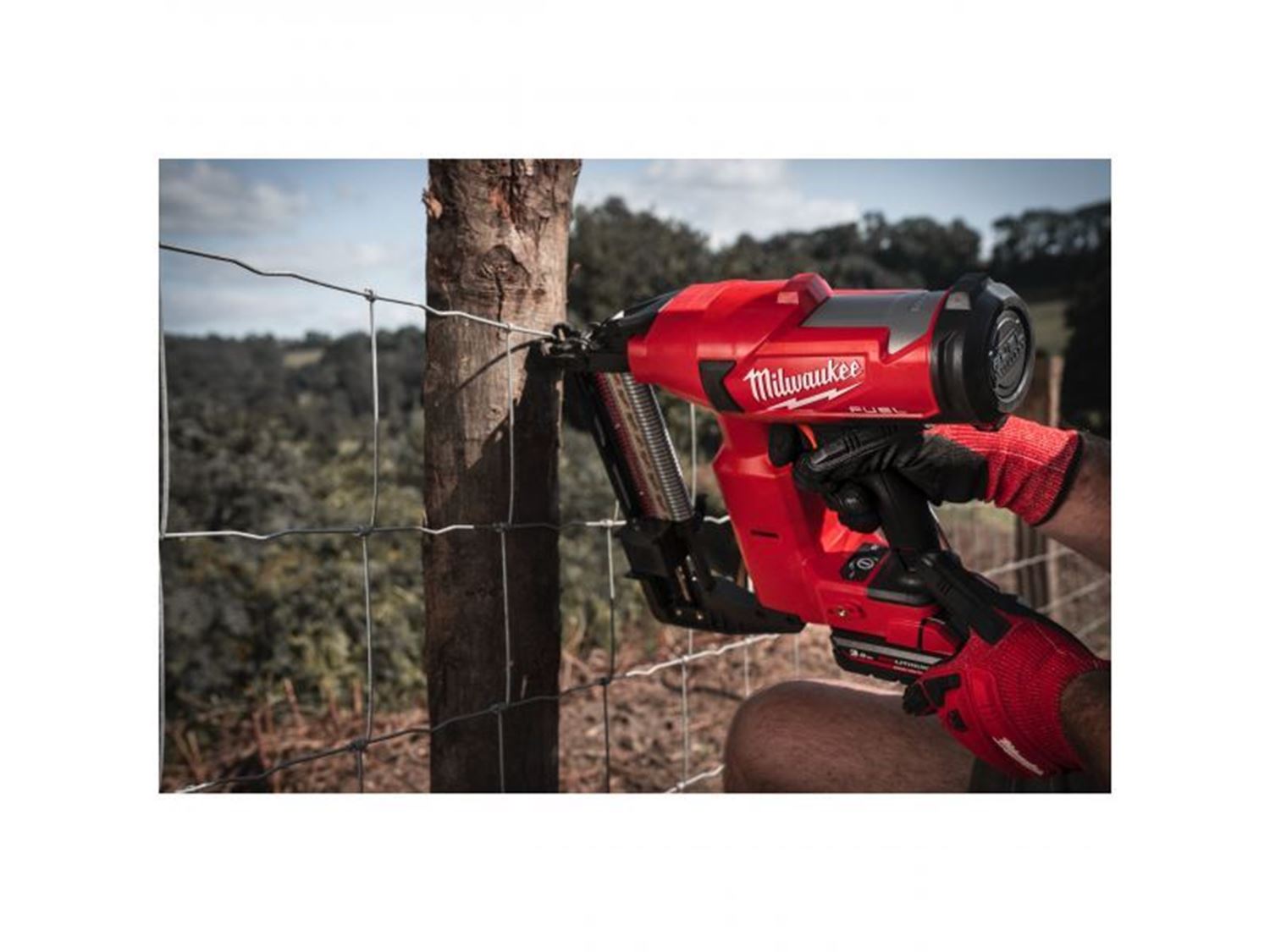 Снимка на Акумулаторен такер за огради Milwaukee M18FFUS-302C,бат. 2xM18HB3 3.0, зар.M12-18FC, куфар, 4933479832