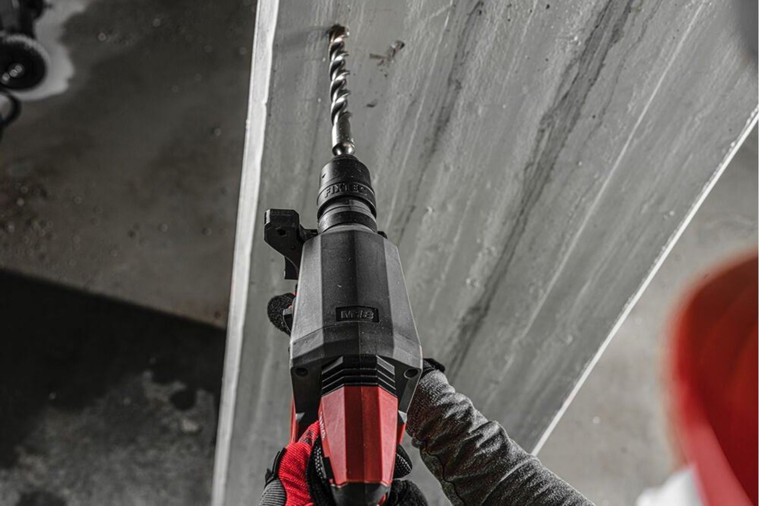 Снимка на Акумулаторен комбиниран перфоратор Milwaukee M18ONEFHX-552X,SDS-Plus,2.5J,патронник 0-13мм.,бат. 2х M18HB5.5 5.5Ah,4933478504