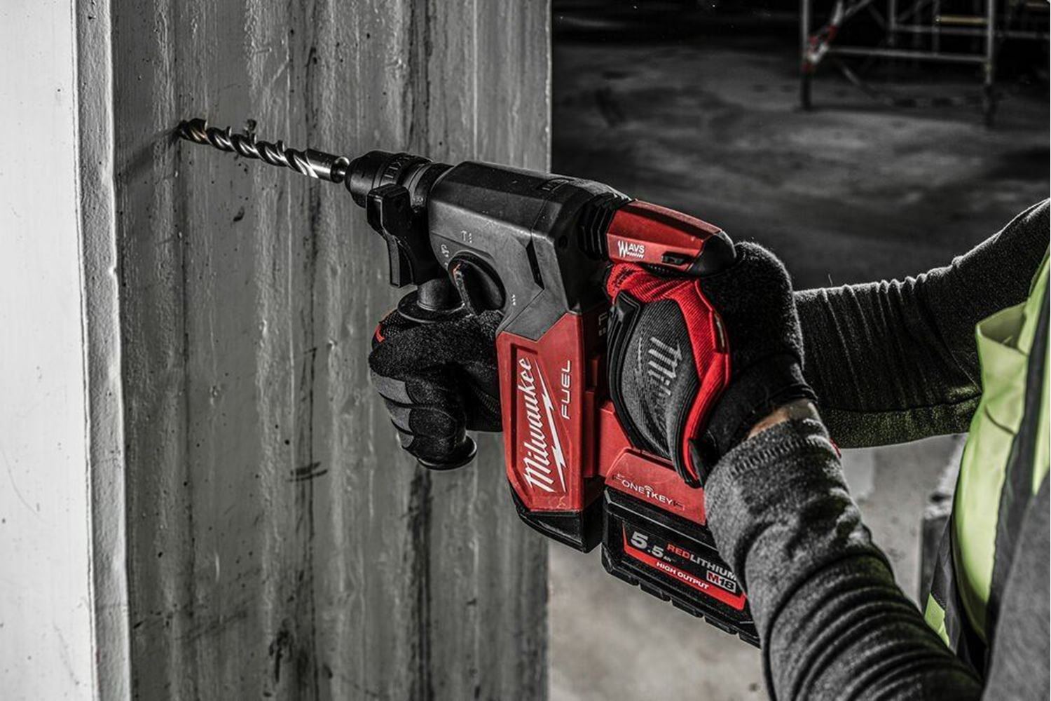 Снимка на Акумулаторен комбиниран перфоратор Milwaukee M18ONEFHX-552X,SDS-Plus,2.5J,патронник 0-13мм.,бат. 2х M18HB5.5 5.5Ah,4933478504