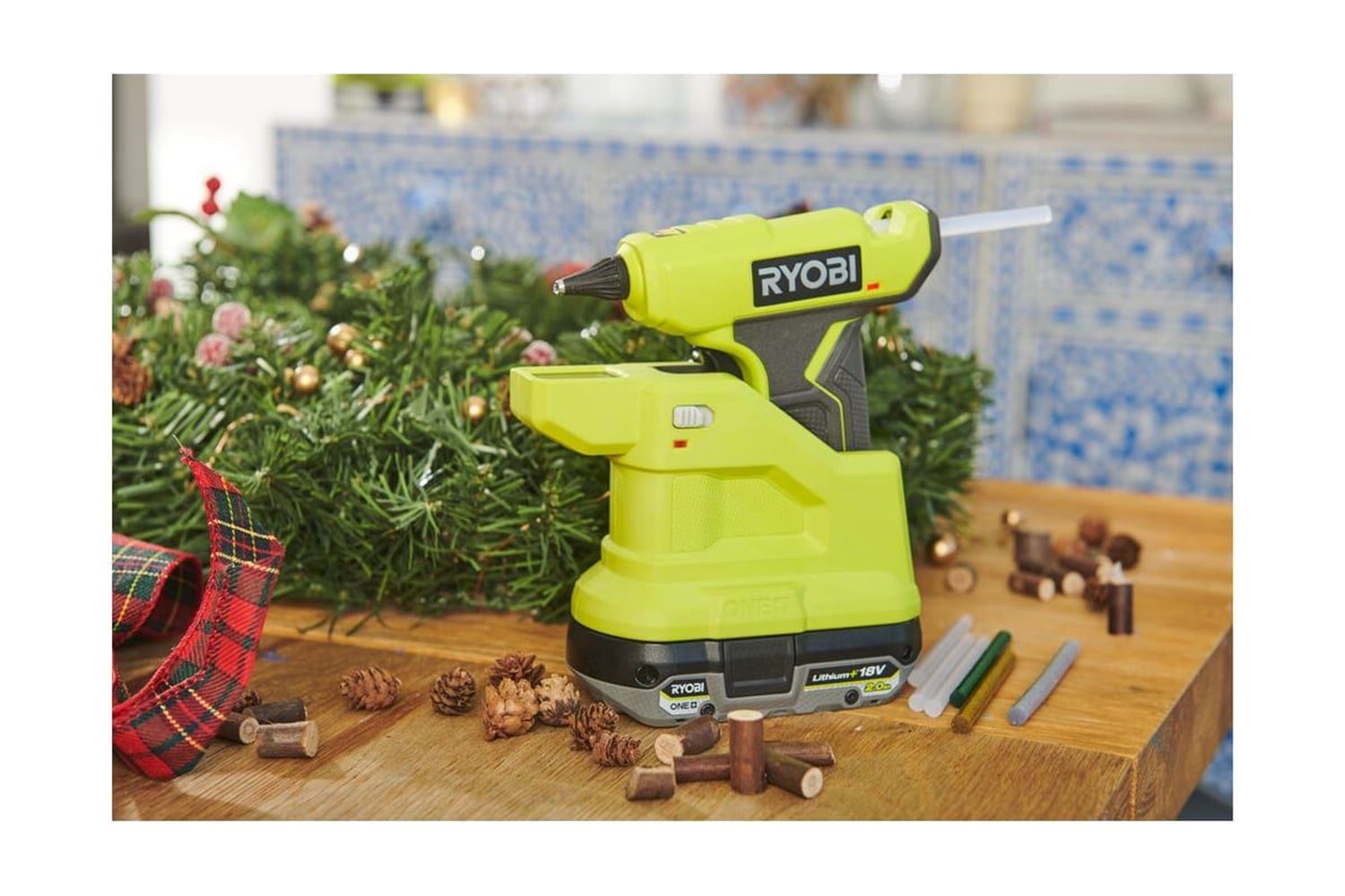 Снимка на Акумулаторен пистолет за лепене RGLM18-0, 18V, 170 °C, 7 mm,5133005001,Ryobi