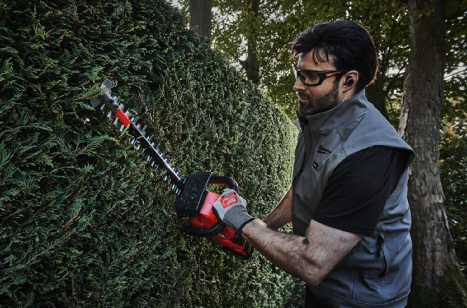 Снимка на Ножица за жив плет MILWAUKEE M18FHET45-802, 2 батерии X 8AH, Зарядно, 4933493294