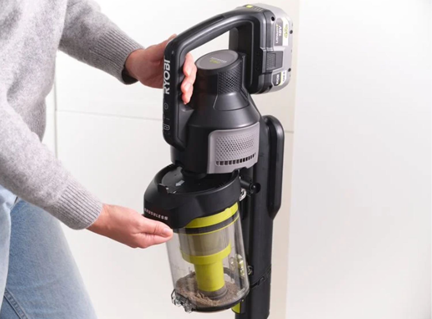 Снимка на НОВО!Акумулаторна прахосмукачка RYOBI RASV18BL, HEPA филтър + Батерия 4Ah + Зарядно, 5133006323 