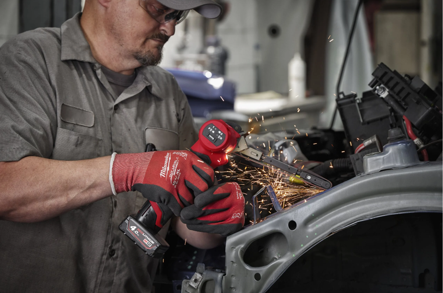 Снимка на НОВО!Акумулаторна лентова пила MILWAUKEE M12 FUEL™ M12 FBFL13-0, 13mm, SOLO, 4933480960